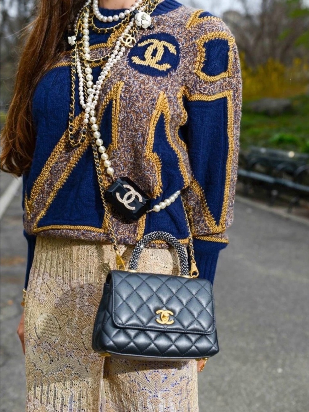 CHANEL Navy & Gold Cable-Knit Crewneck Sweater - Picture 7 of 11